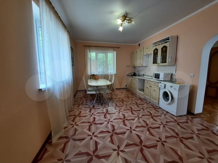 Дом 200 м² на участке 6 сот.