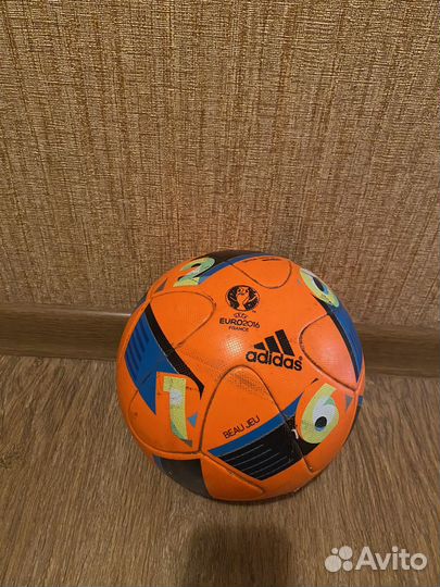 Футбольный мяч adidas euro 2016