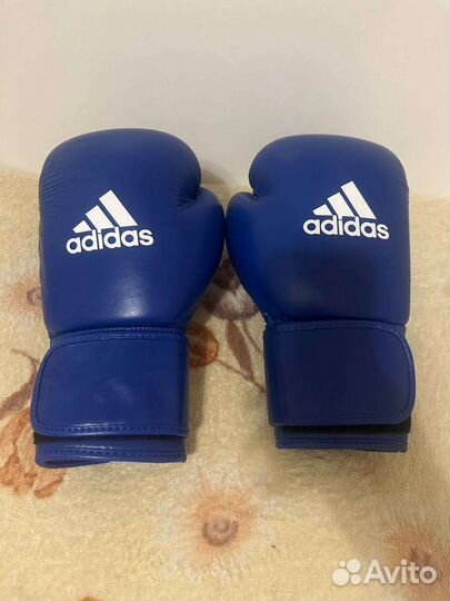 Боксерский шлем и перчатки adidas RED и blue