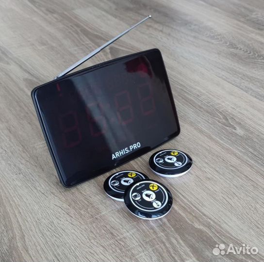 Табло отображения вызова и кнопка кальянщика