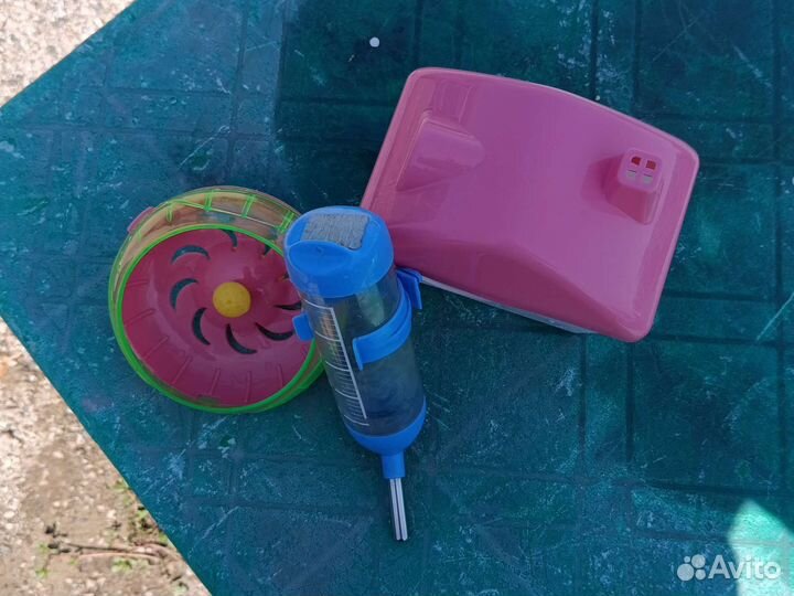 Домик, поилка, колесо для хомяков