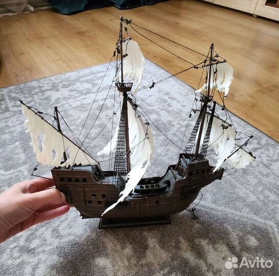 Модель корабля Летучий Голландец