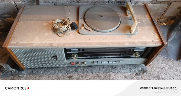 Виниловый проигрыватель