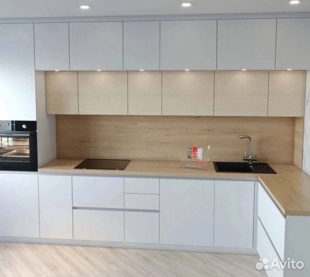 Кухня с крашенными фасадами артикул 24340