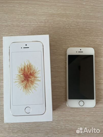 Телефон iPhone SE