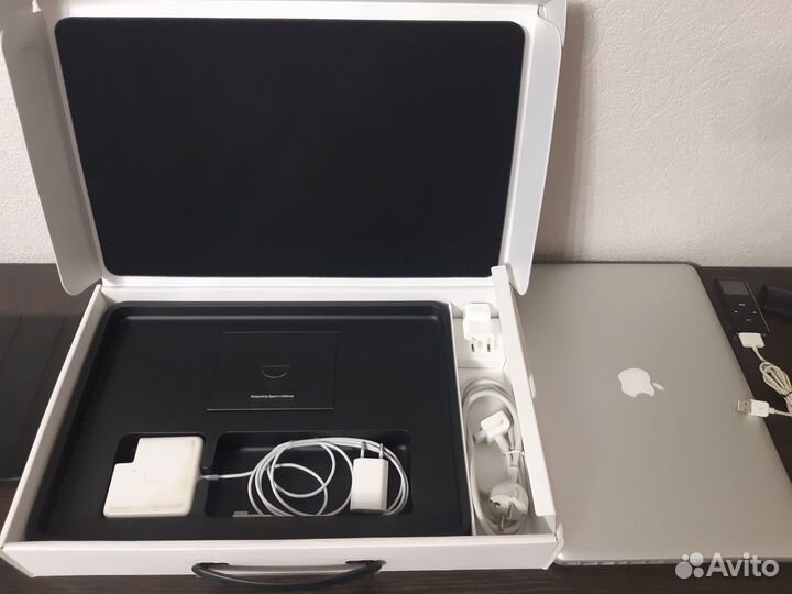 Macbook Pro 15,4 iPad iPod nano