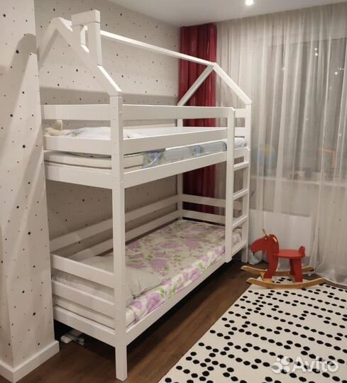 Двухъярусная кровать из дерева