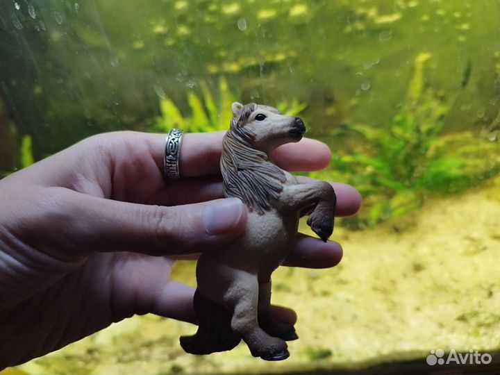 Коллекционные фигурки лошадей schleich