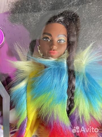 Барби extra 1 афроамериканка в разноцветной шубе