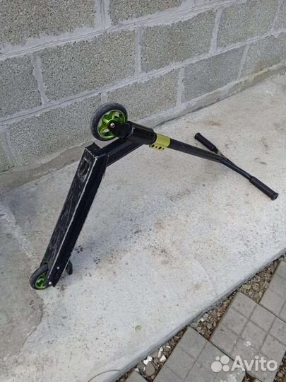 Трюковой самокат, скейт, телефон