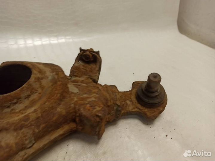 Рычаг передний правый нижний