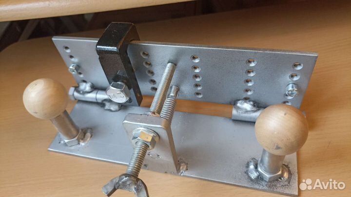 Приспособление для снятия спусков на ноже