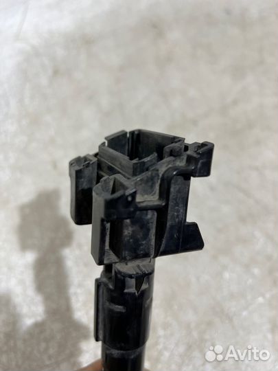 Форсунка омывателя фары передняя левая Toyota Rav4