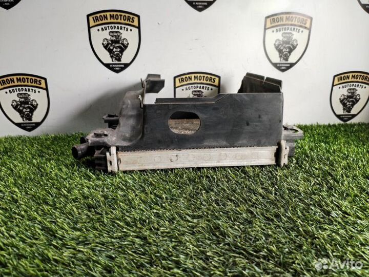 Радиатор охлаждения двигателя Audi S8 4H2 cgta