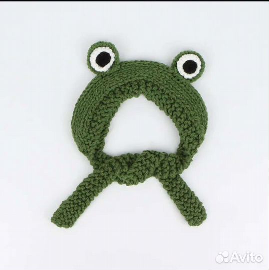 Милая шапочка лягушки вязаная