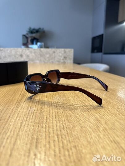 Солнцезащитные очки prada
