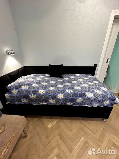 Кровать с мягким изголовьем