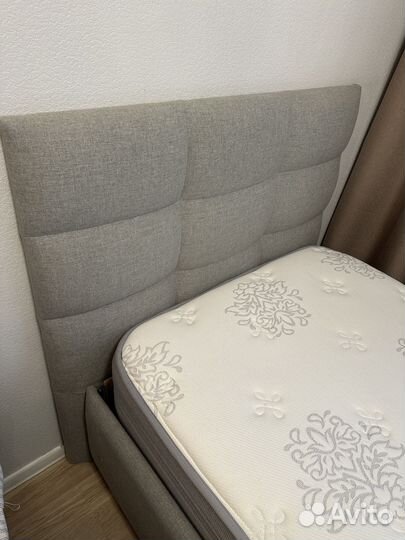 Кровать с подъемным механизмом