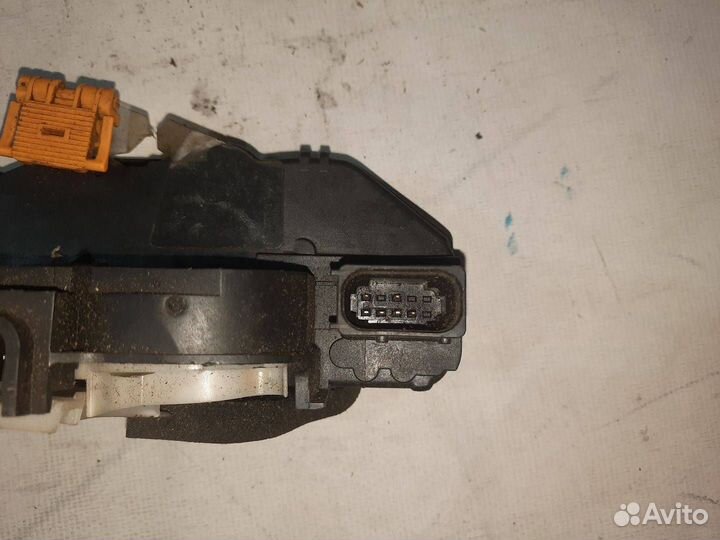 Замок двери передней правой Opel Astra J 13579515