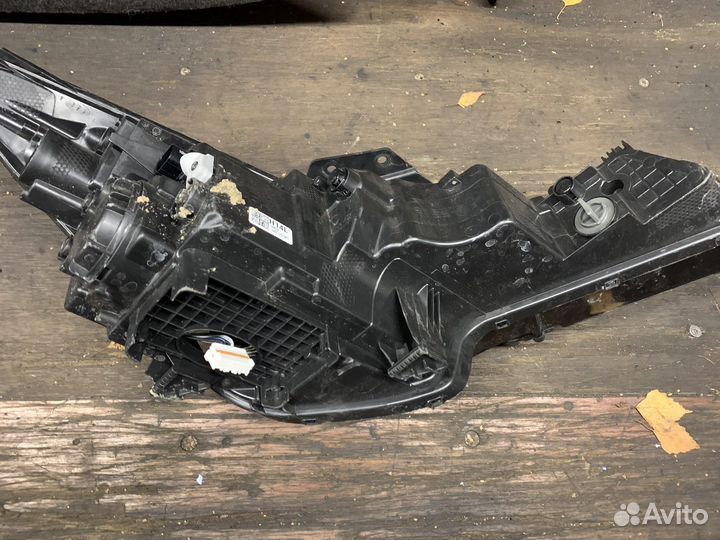 Фара Hyundai Elantra 7 левая (Битая)