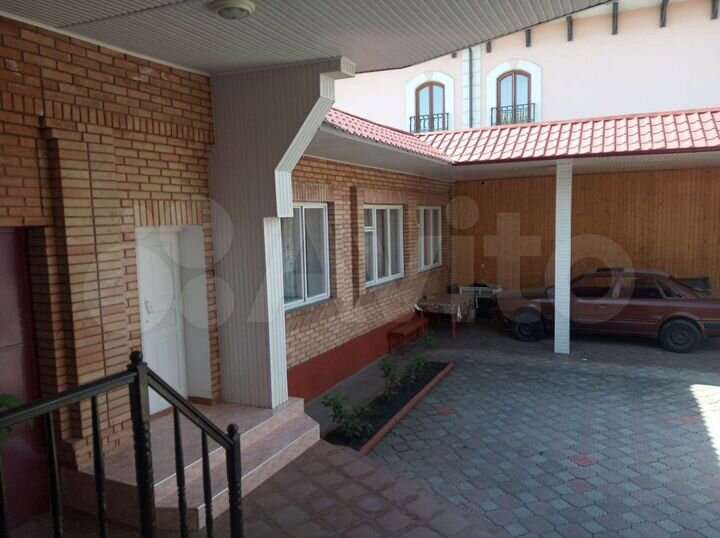 Дом 380 м² на участке 10 сот.