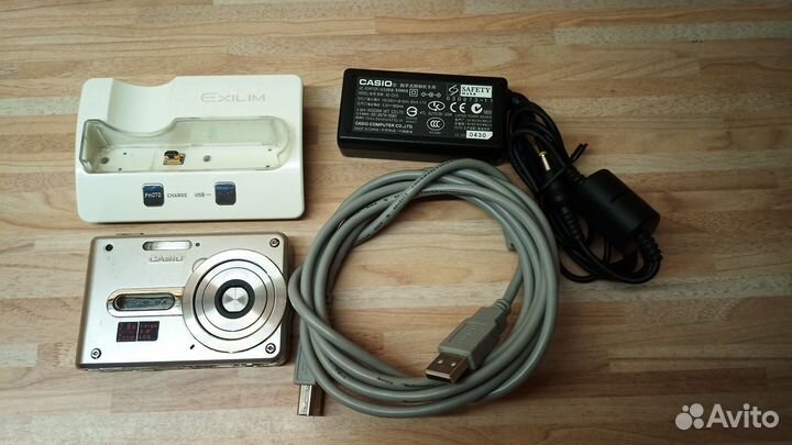 Компактный фотоаппарат casio