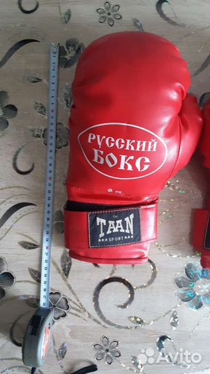 Боксерская груша и перчатки