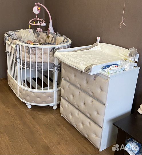 Продам кроватка и комод + матрасы круг овал