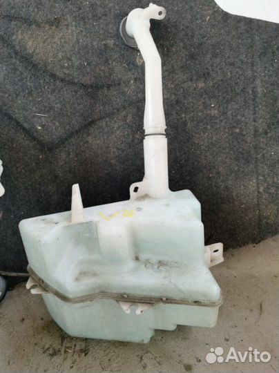 Бачок омывателя Nissan Skyline V36