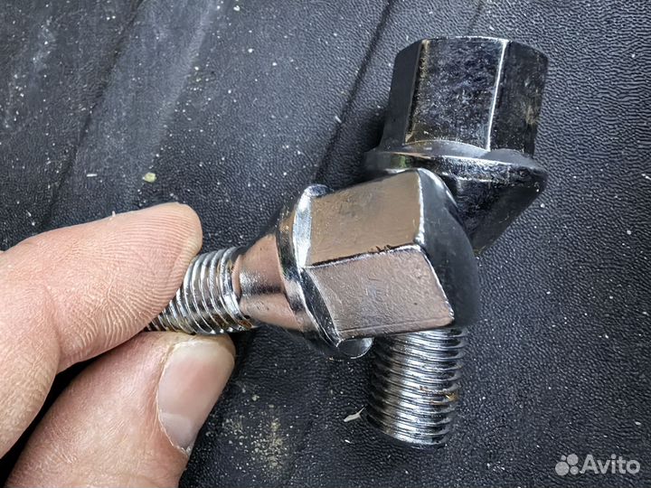 Колесные болты