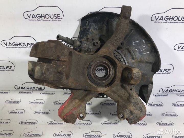 Кулак поворотный передний правый Volkswagen Golf