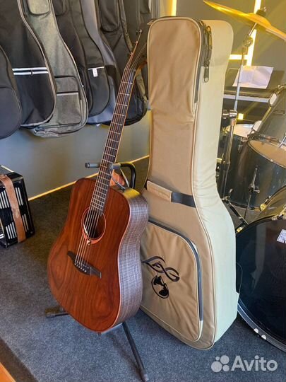 Акустическая гитара