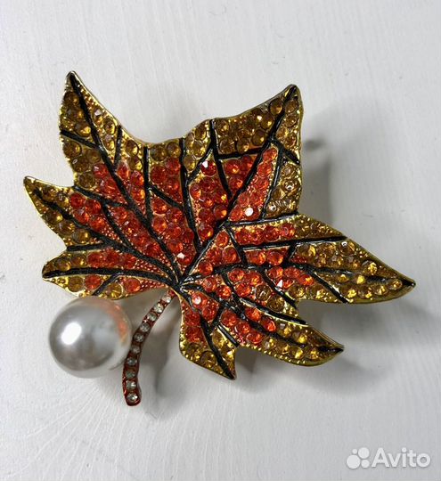 Женская брошь кулон «Кленовый лист» осень