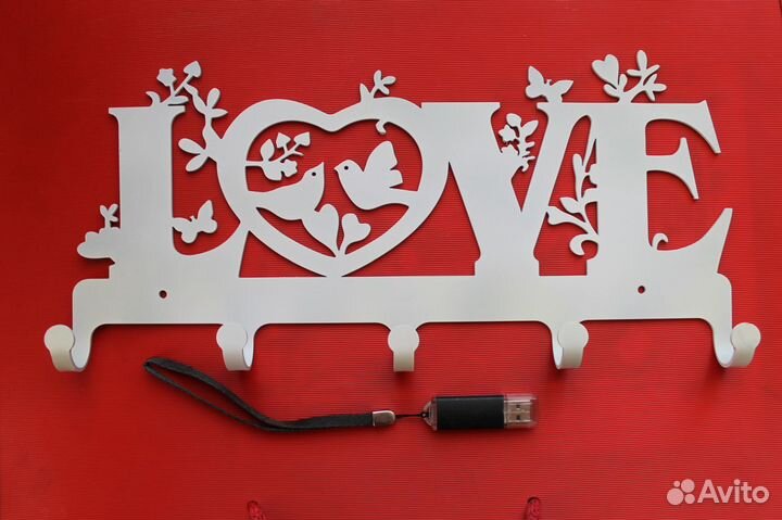 Вешалка love