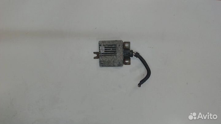 Реле бензонасоса Volkswagen Touareg, 2011