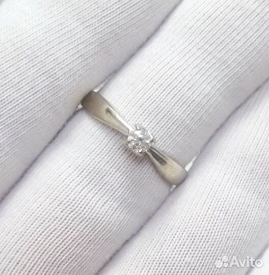 Золотое кольцо с бриллиантом 16,5р