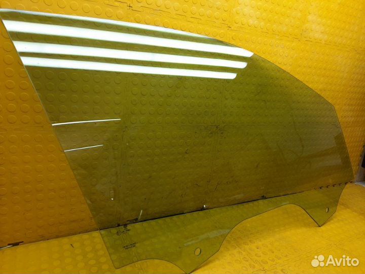 Стекло двери переднее правое Volkswagen Tiguan
