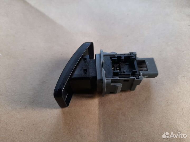 Кнопка аварийной сигнализации Toyota Corolla E15