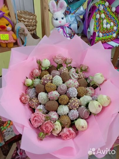 Клубника в шоколаде+цветы