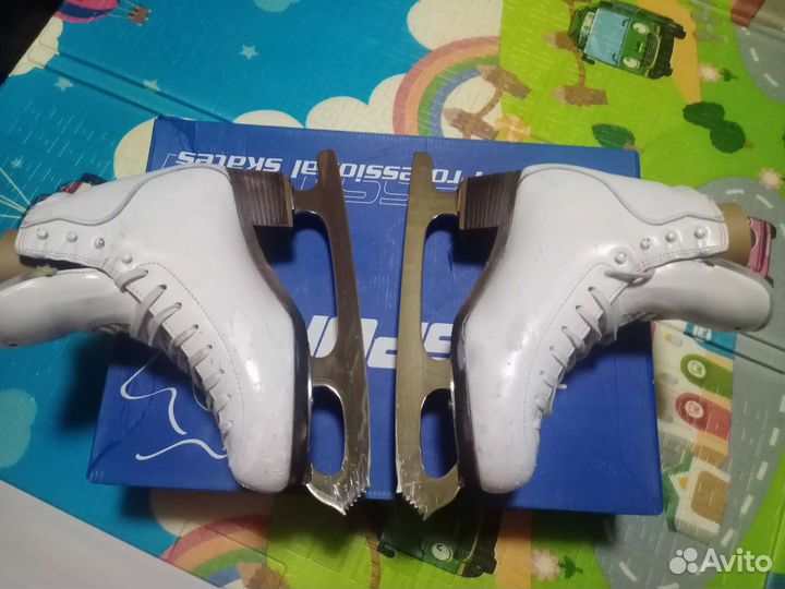 Коньки фигурные Risport royal 255