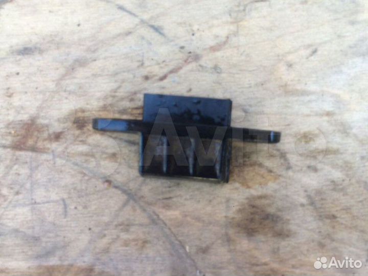 Кнопка открывания багажника Toyota Corolla E180