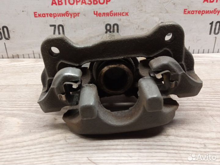 Суппорт тормозной задний левый Toyota Caldina