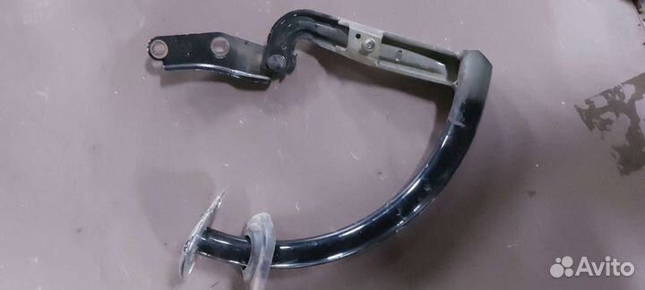 Петля багажника на Volkswagen Passat B6