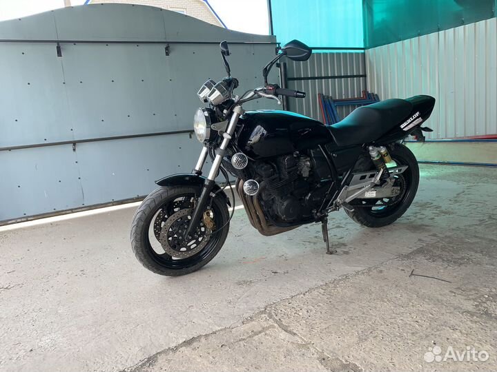 Yamaha XJR 400