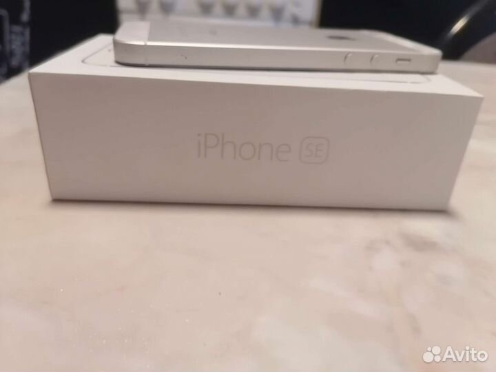 iPhone SE, 32 ГБ