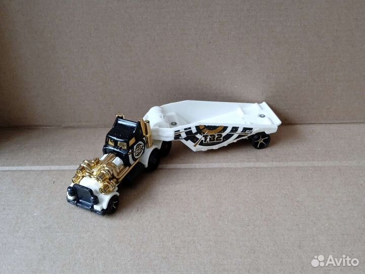 Машинка HotWheels Автовоз