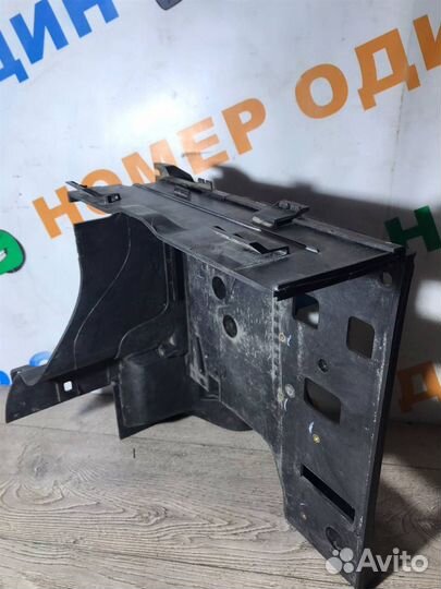 Подставка под АКБ Land Rover Discovery III 2004-2