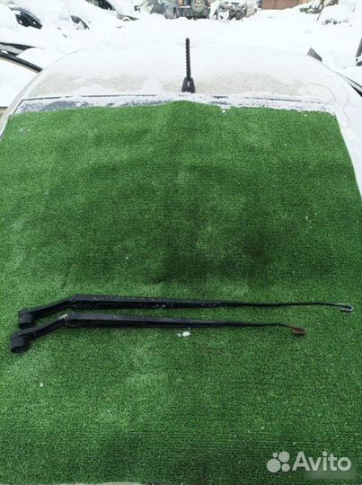 Поводок дворников передний левый Kia Rio 2