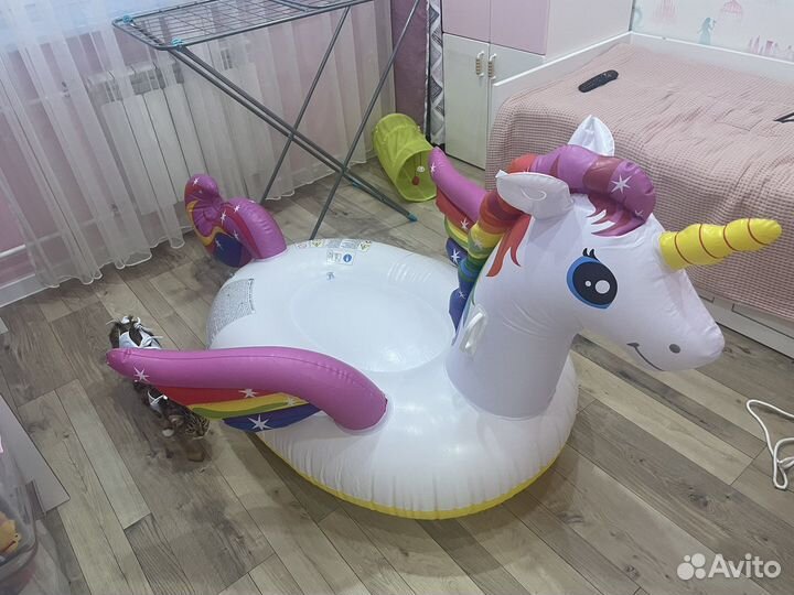 Надувной единорог