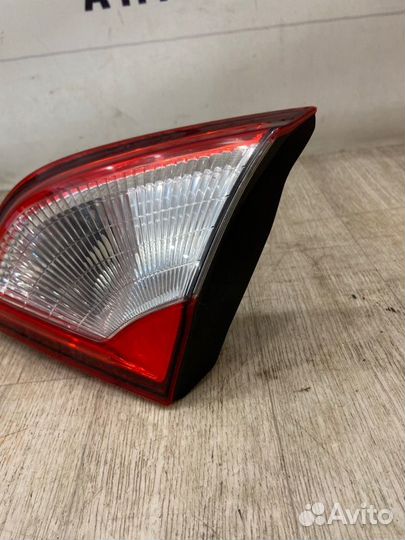 Фонарь в крышку багажника задний правый Nissan
